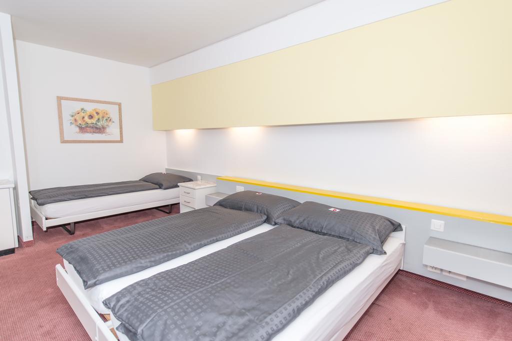 Hotel Rotes Haus Бругг Номер фото