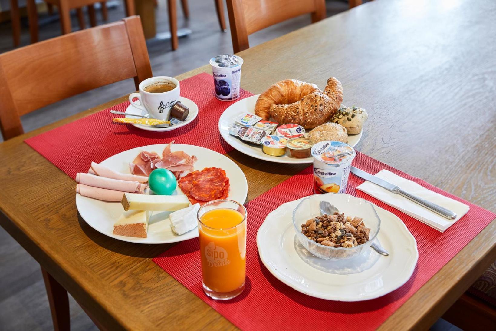 Hotel Rotes Haus Бругг Экстерьер фото